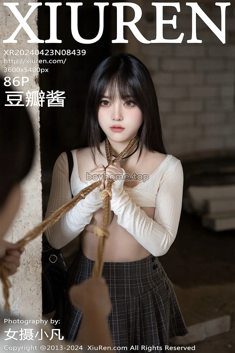 [XiuRen秀人网] No.8439 模特豆瓣酱捆绑主题性感白色上衣配开档黑丝秀丰满身材诱惑写真